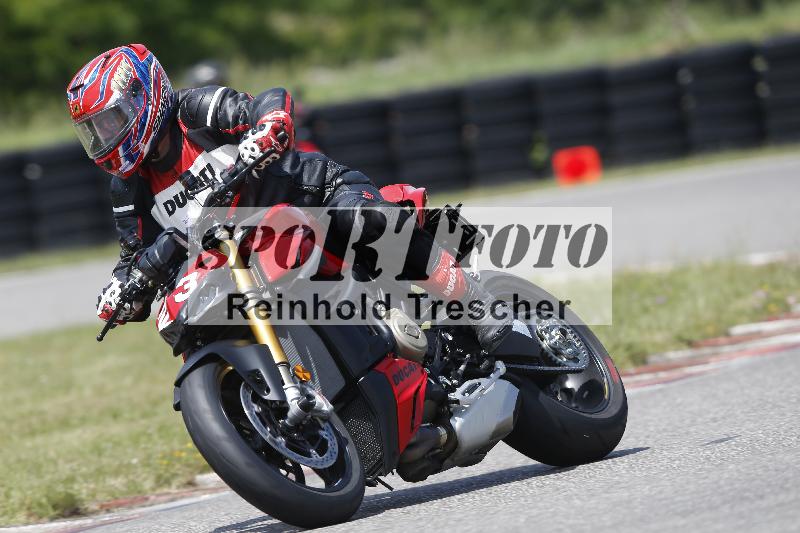 /27 12.06.2025 Ducati Schweiz Trackday Warmup  ADR/blau-bleu/23